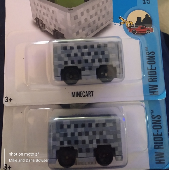 Hot Wheels Minecraft - Picture 1 of 2